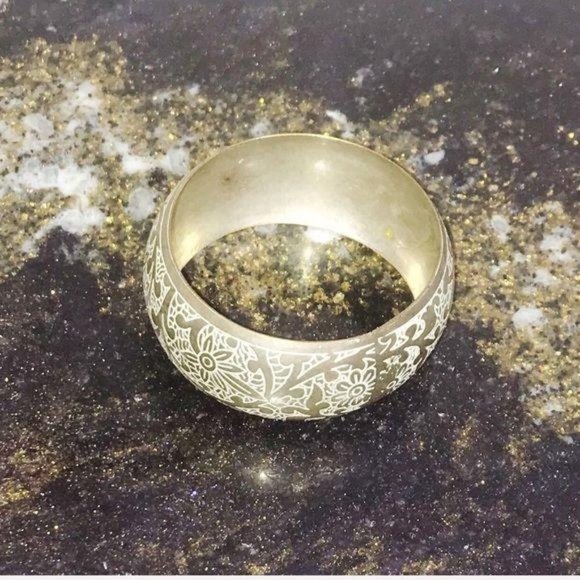 Vintage Floral Etched Bangle Bracelet - Picture 6 of 7
